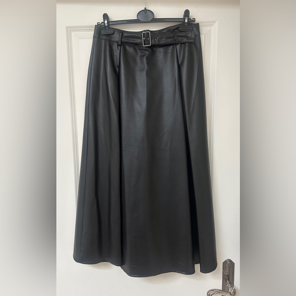 dRA Los Angeles Faux Leather Black Maxi Skirt with Waist Belt - Medium - Picture 2 of 7